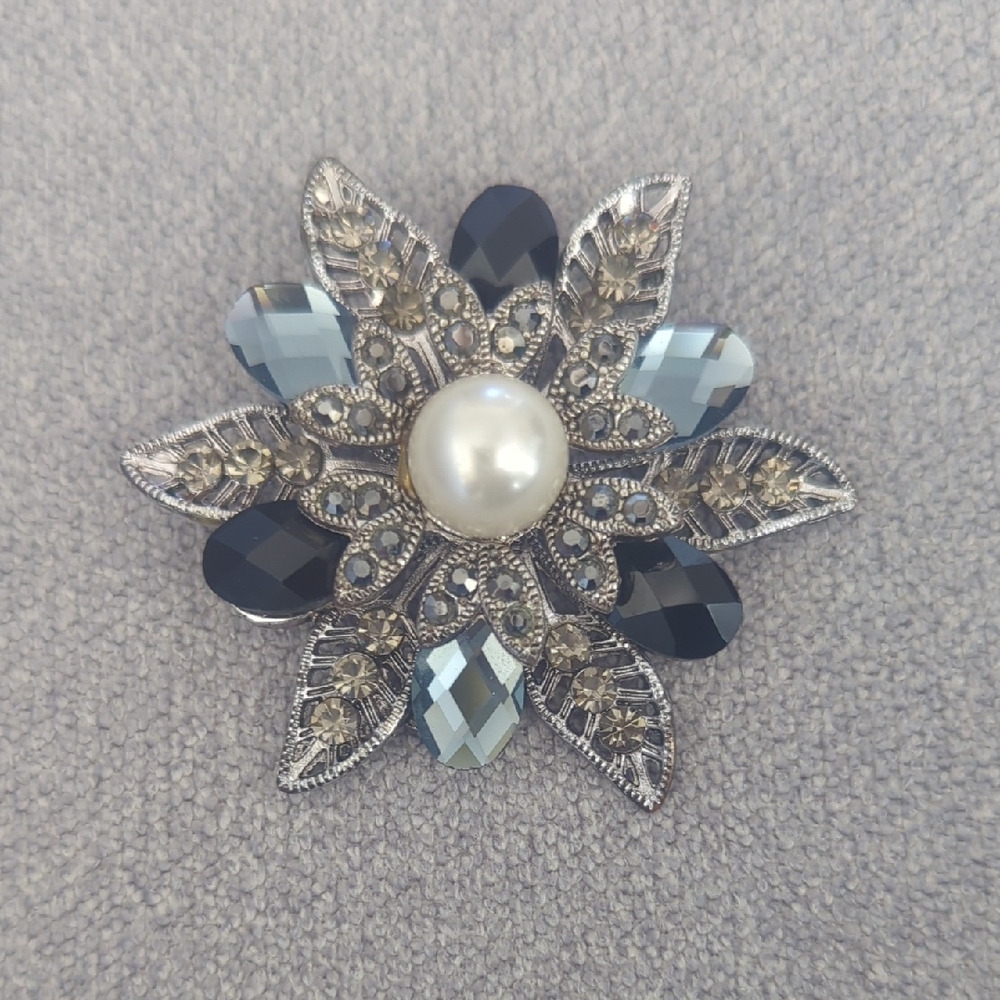 Vintage Inspired Premier Design's Night Out Pendant/Brooch